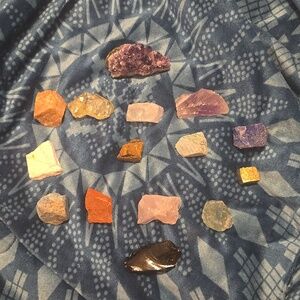 Chakra Therapy Starter Collection (7 raw Chakra stones and 7 gemstones)